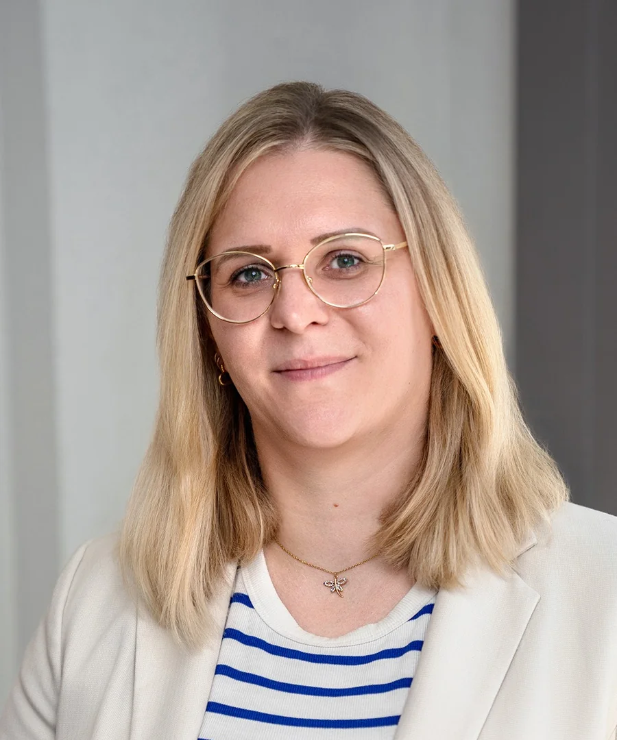 Porträt von Kristina Strebelow, Expertin für Mitarbeiterbefragungen & Employee Experience