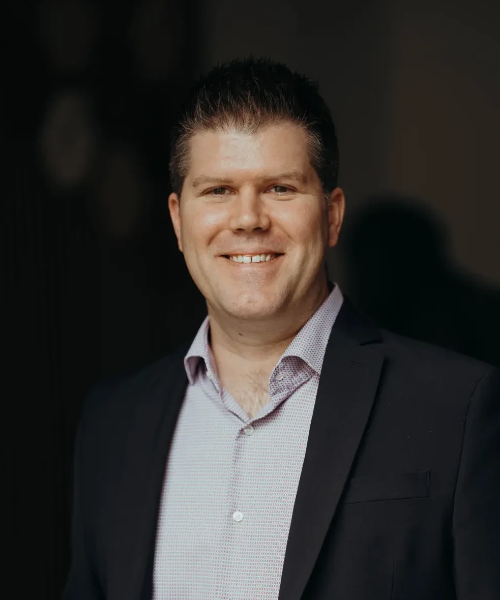Porträt von Dr. Dennis Krieger, Experte für Kundenbefragungen & CX-Tracking