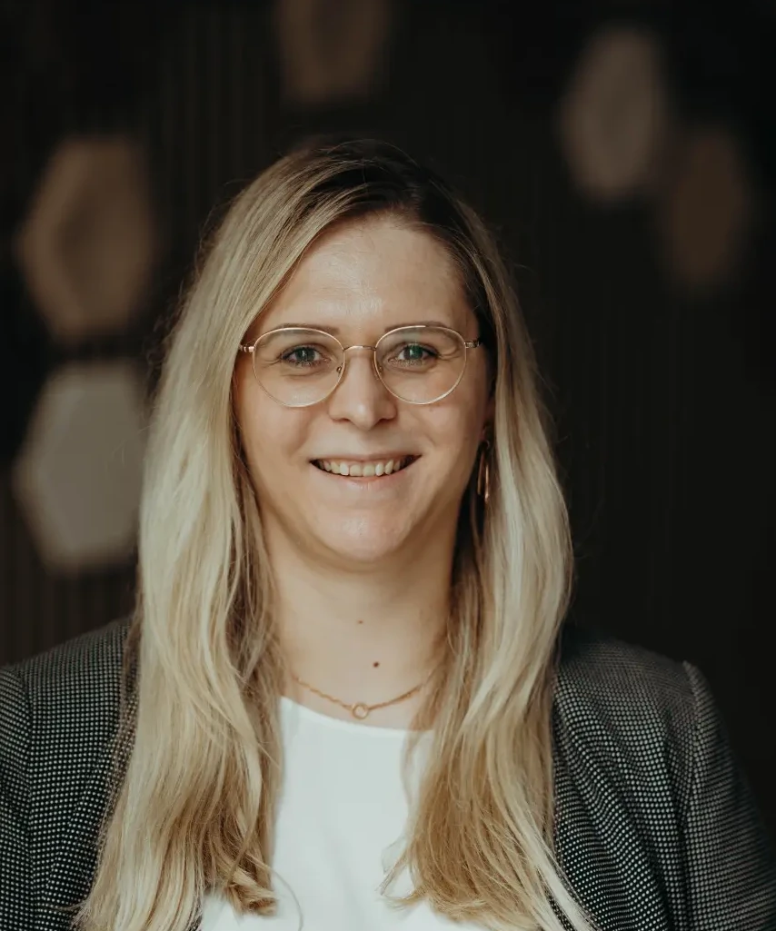 Porträt von Kristina Strebelow, Expertin für Mitarbeiterbefragungen & Employee Experience