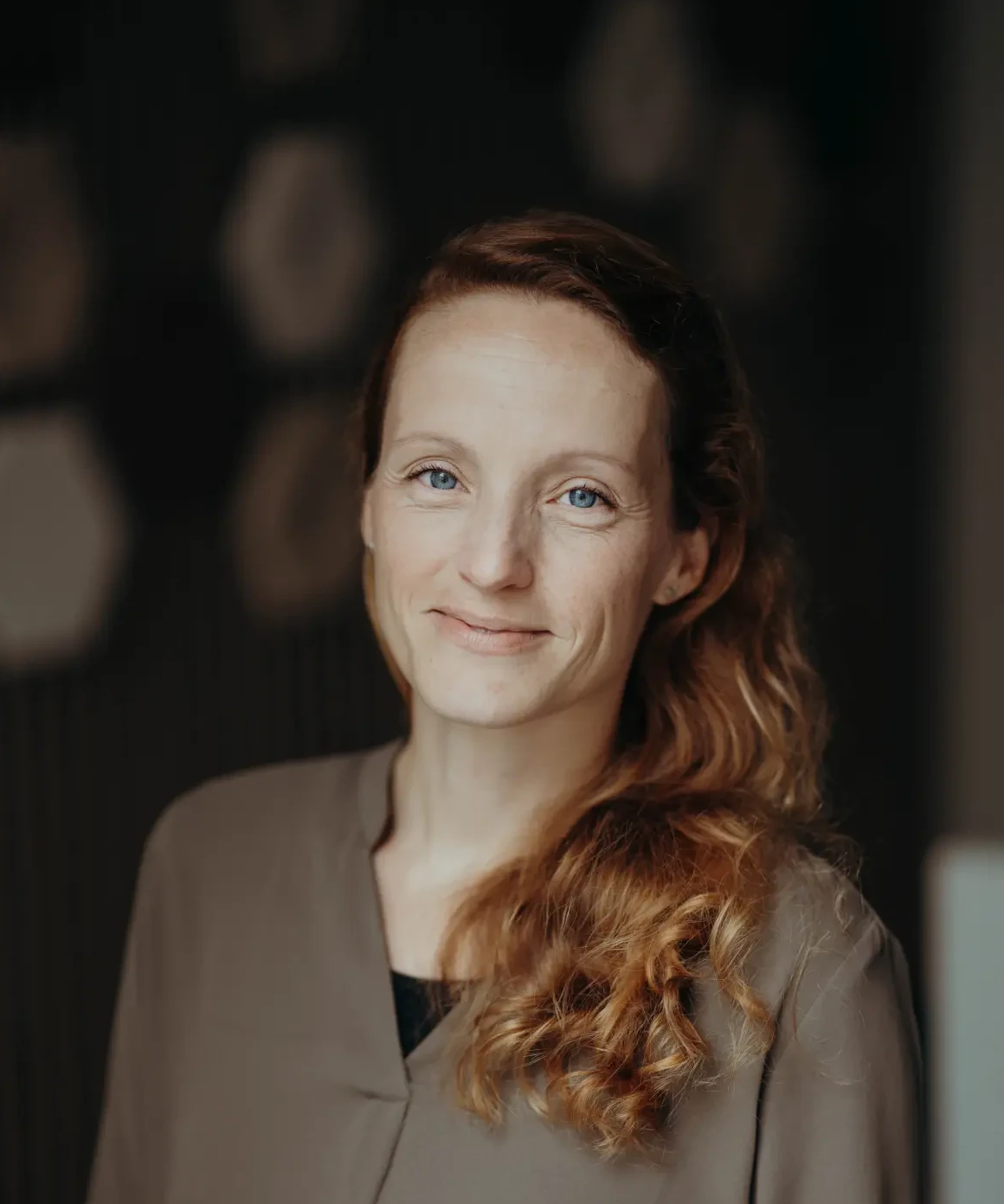 Porträt von Sabrina Grumm, Expertin für Mitarbeiterbefragungen & Employee Experience